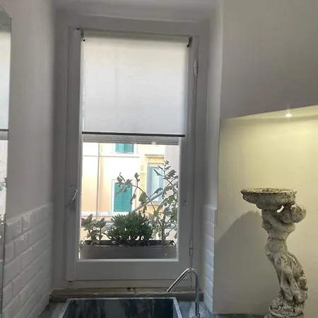 Monti Stunning Flat روما