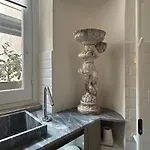 Monti Stunning Flat